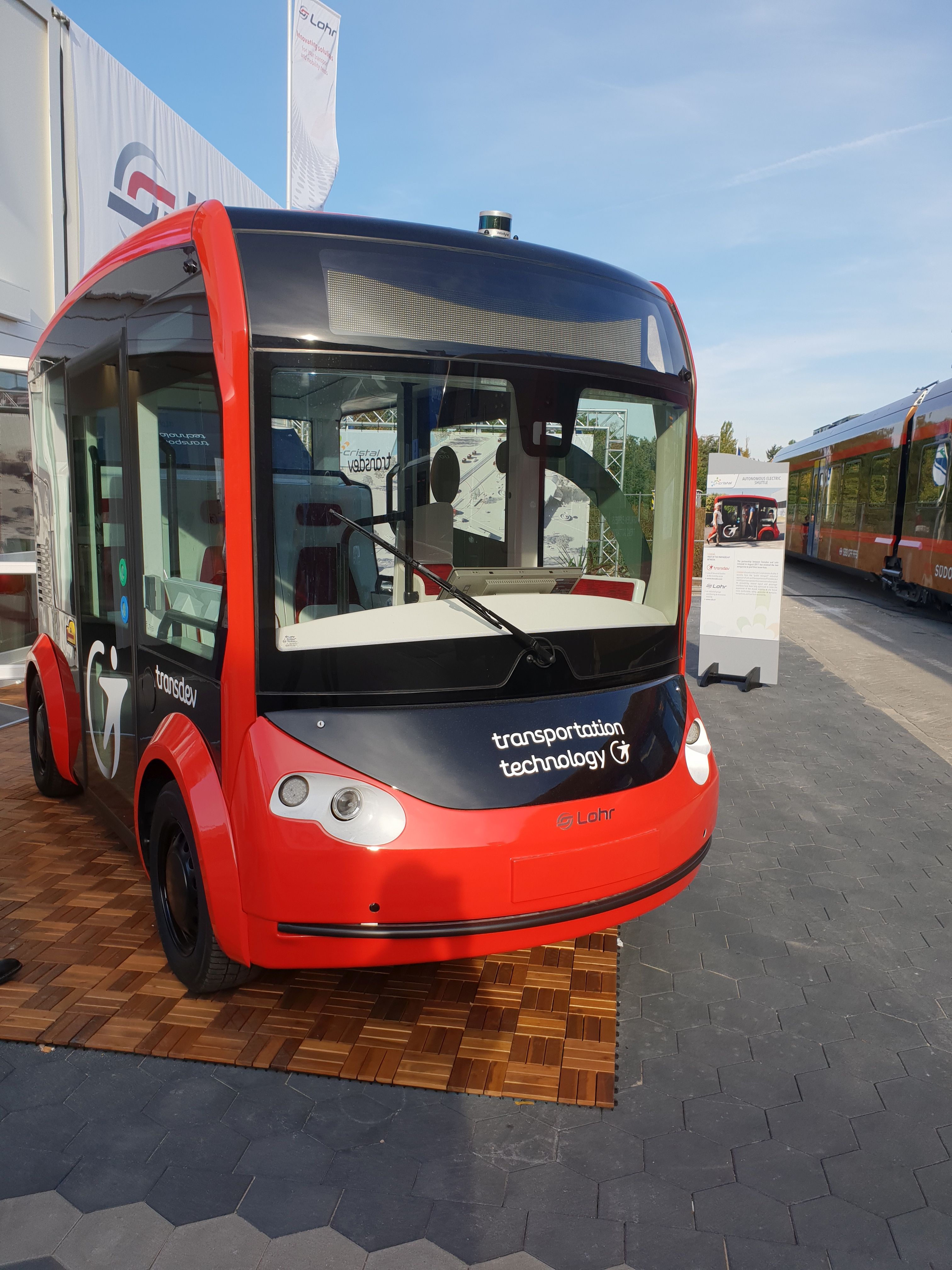 Foto: autonomer Bus von Lohr für transdev auf der Berliner Innotrans 2018