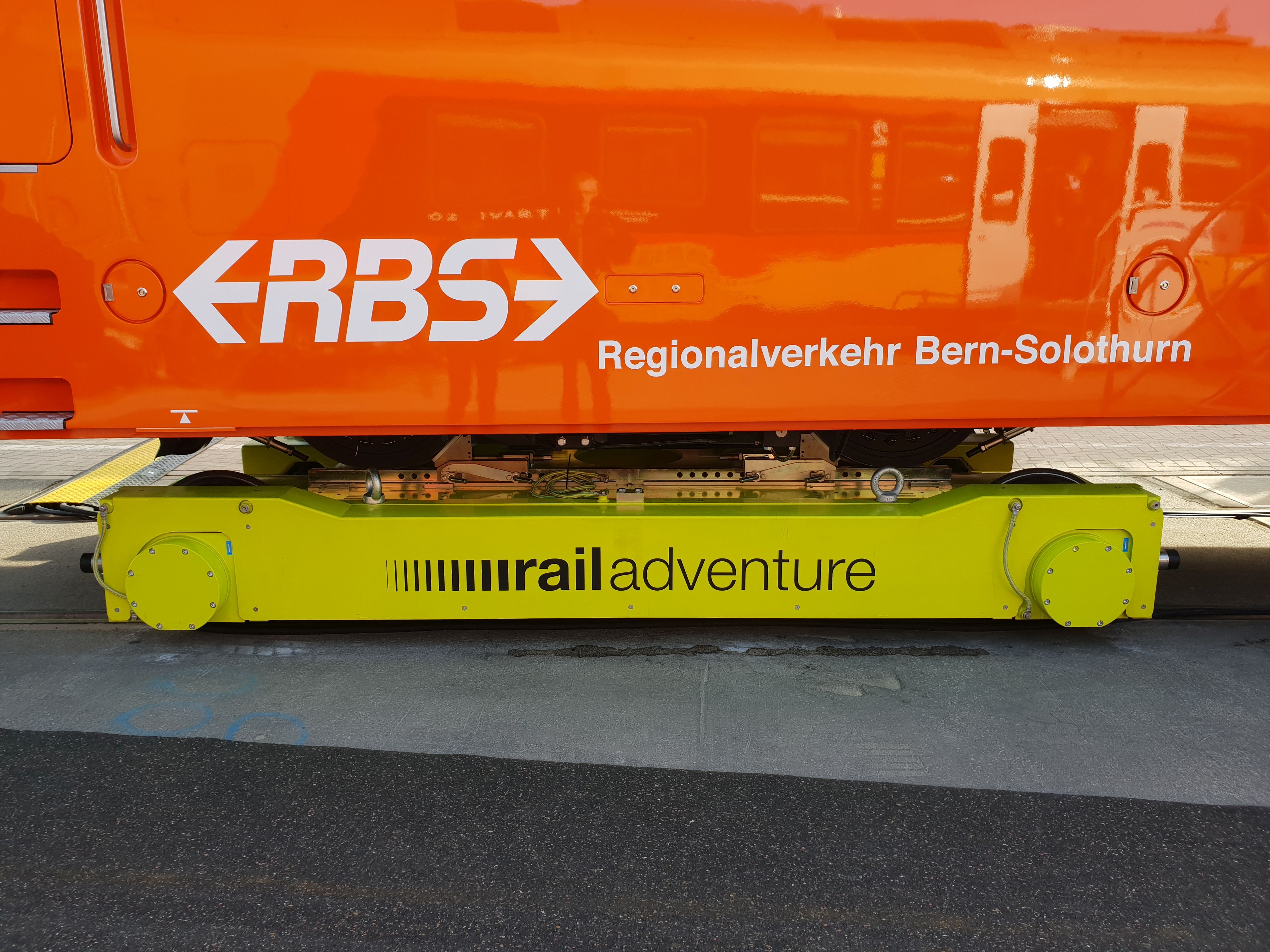 Foto: Loko-buggy von Railadventure zum Transport von Fahrzeugen anderer Spurweiten auf der Berliner Innotrans