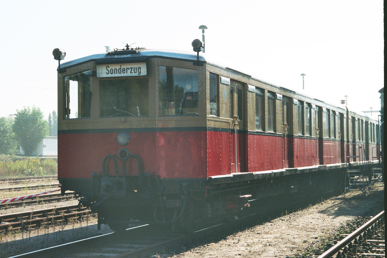 2303 der Berliner S-Bahn in Berlin-Schöneweide, 199x