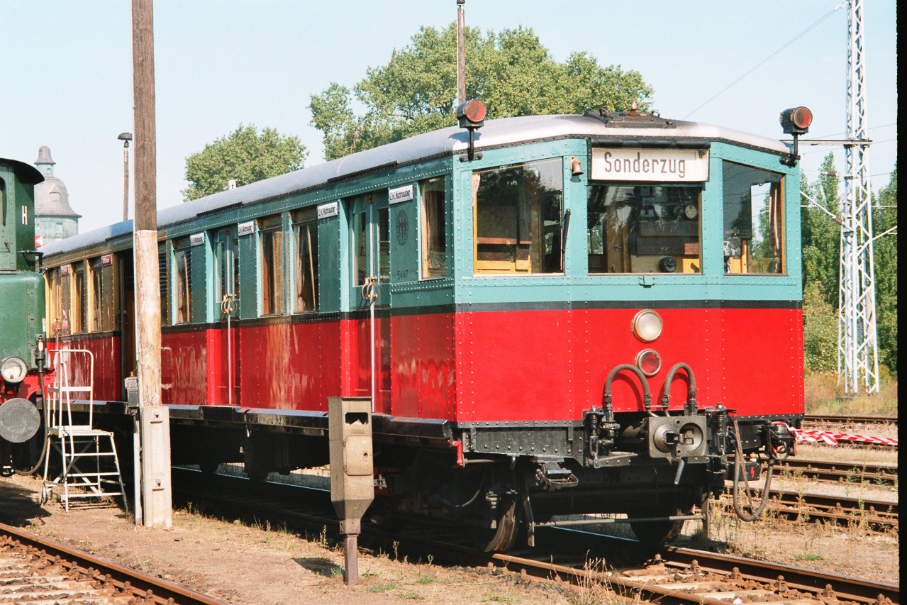 5447 der Berliner S-Bahn in Berlin-Schöneweide, 199x