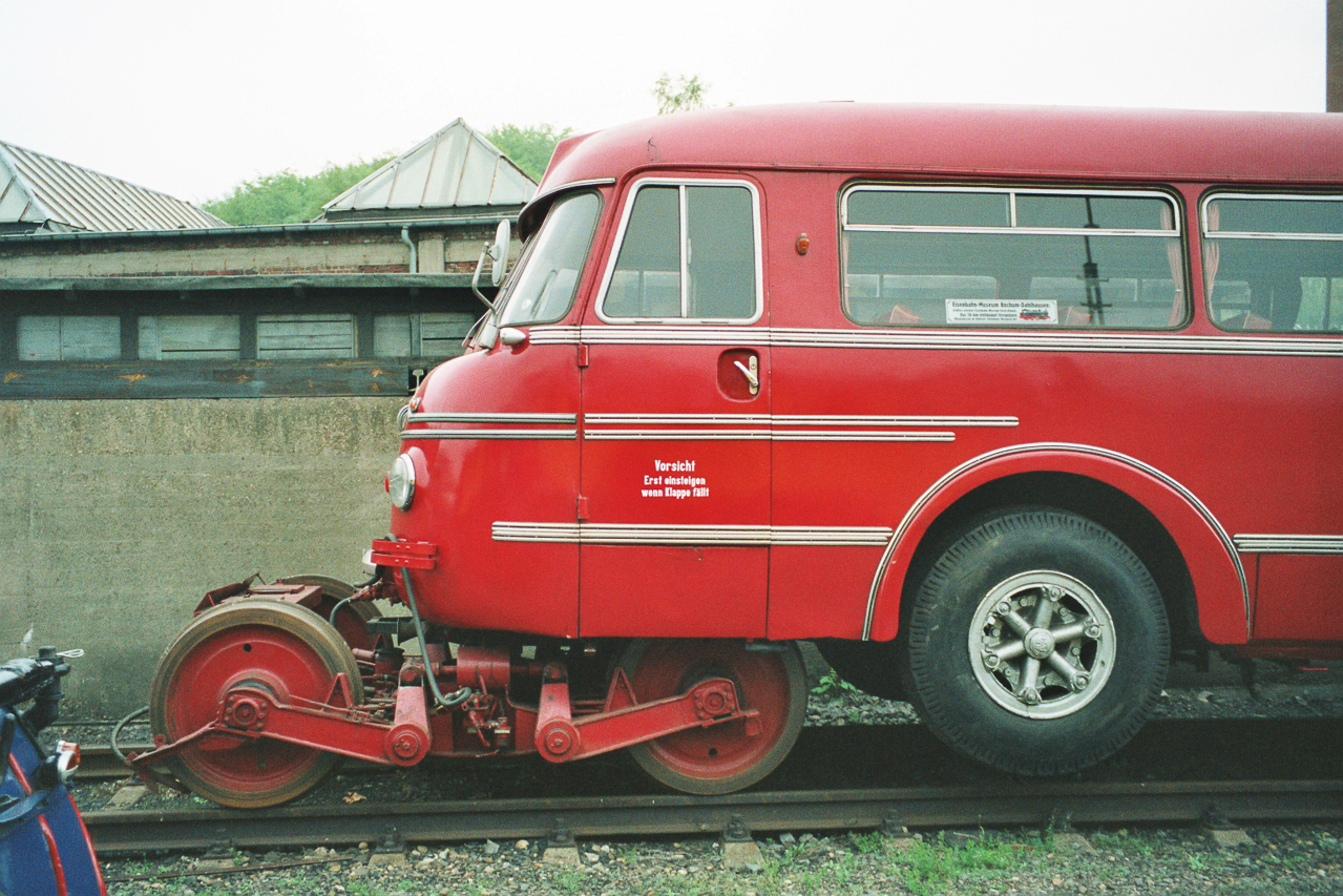 Schienen-Straßen-Bus DB 29-3 in Bochum-Dalhausen, 199x