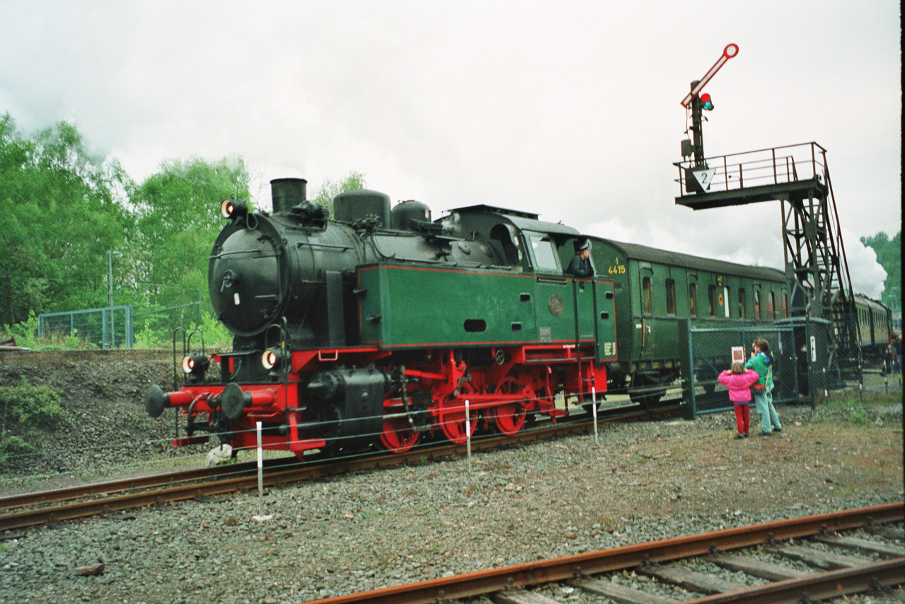 Hespertalbahn Lok 5 in Bochum-Dalhausen, 199x