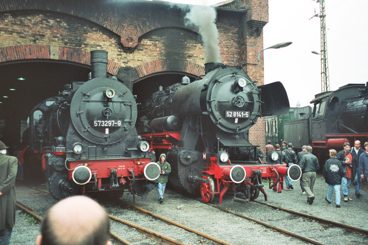 52 8141, 57 3297 in Dresden, 199x