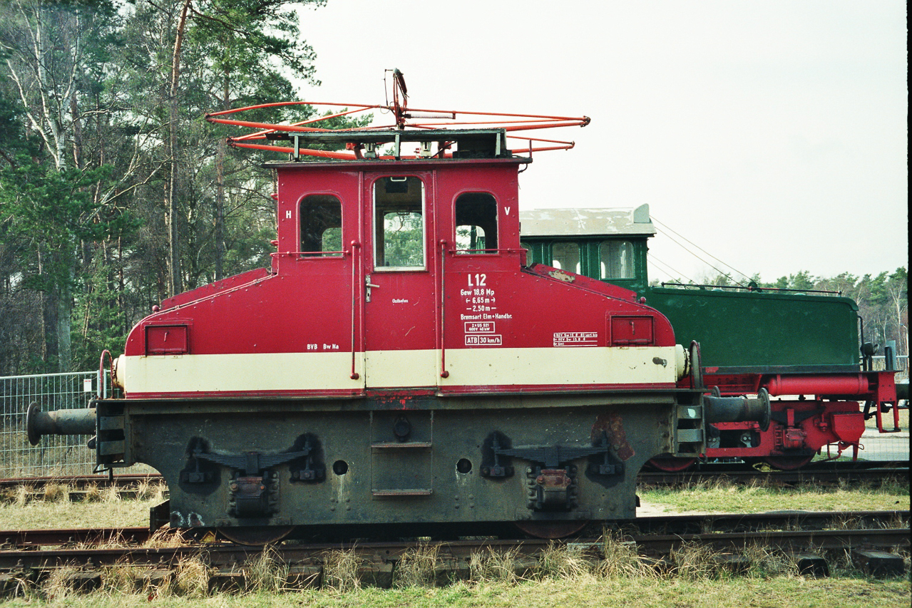 Lok L12 der Güterbahn Schöneweide Berlin in Prora, 199x