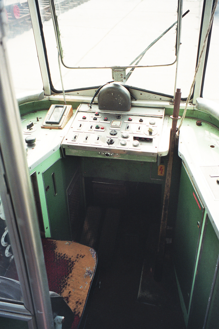 Fahrerstand der Berliner Straßenbahn 218 036, Typ TDE in Prora, 199x